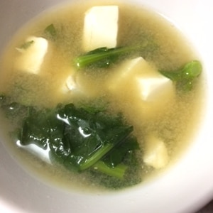 のらぼう菜と豆腐のシンプル味噌汁